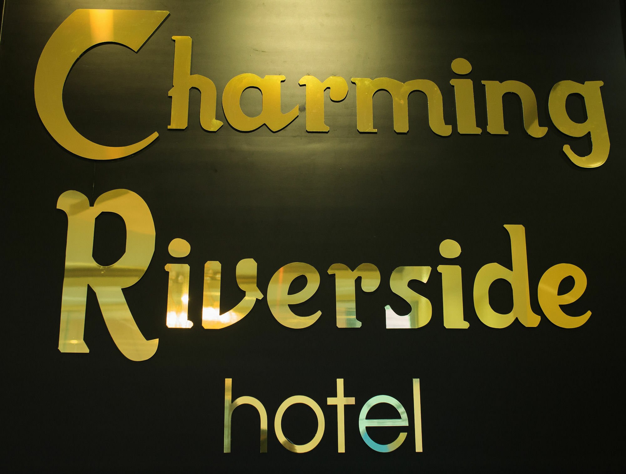 Charming Riverside Hotel Hue Exterior photo